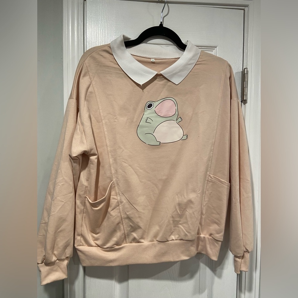 NWOT Chubby Frog Graphic Size M Sweatshirt Cream White Collared Pullover Pockets